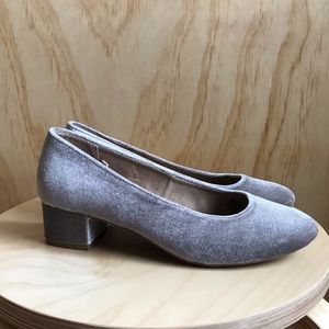 NWOT Old Navy Silver Velvet Kitten Block Heel